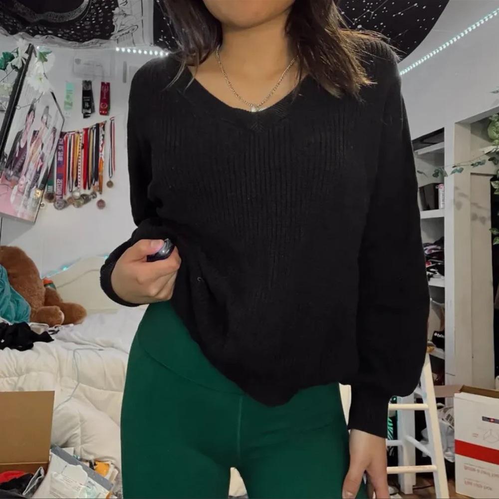 frank & oak black pullover w/ cinched sleeves